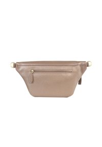 Borsa in pelle marrone con una finitura testurizzata, caratterizzata da una tasca con zip sulla parte anteriore e dettagli in metallo dorato. La forma è ovale e compatta.