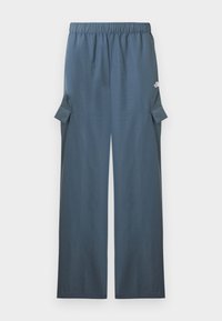 Σκούρο μπλε παντελόνια cargo με φαρδιά γραμμή, ελαστική μέση και τσέπες με καπάκι στα πλάγια, με λογότυπο επάνω στο μηρό.