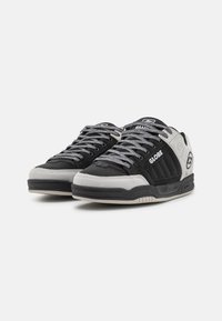 Globe TILT - Sapatilhas de skate - black