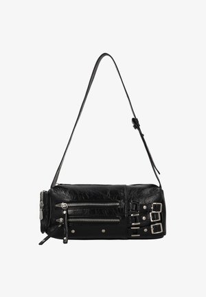 Zwarte leren handtas met een rechthoekige vorm, twee ritssluitingen en metalen accenten, waaronder gespen aan de zijkant.