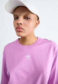adidas Originals TEE - Základné tričko - preloved purple