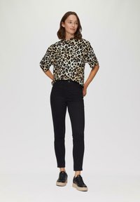 s.Oliver MIT STEHKRAGEN - Bluse - creme