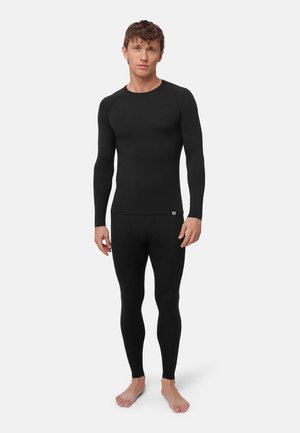 Ensemble de couche de base thermique noir comprenant un haut à manches longues et un legging, fabriqué dans un matériau lisse et ajusté. Pas de motifs ou accents visibles.