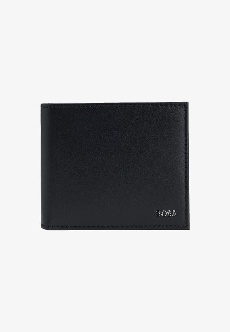 Musta nahkainen bifold-lompakko, jossa on siisti ommel ja pieni hopeinen "BOSS"-logo painettuna oikeaan alakulmaan.