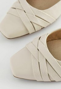 Next FOREVER COMFORTÂ® LEATHER SQUARE TOE BALLERINA SHOES - Balerinke - bone