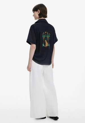 SHORT-SLEEVE - Button-down blouse - black