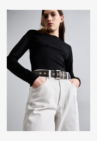 Unausgewählt, black