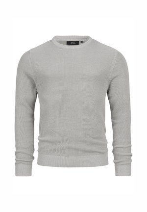 Pull en tricot gris avec des manches longues, texture côtelée, col ras du cou et poignets ajustés. Étiquette visible au niveau du col.