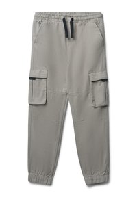 Jasnoszare spodnie cargo z elastycznym paskiem, sznurkiem do ściągania i dwiema kieszeniami po bokach. Posiadają przeszycia i elastyczne mankiety przy kostkach.