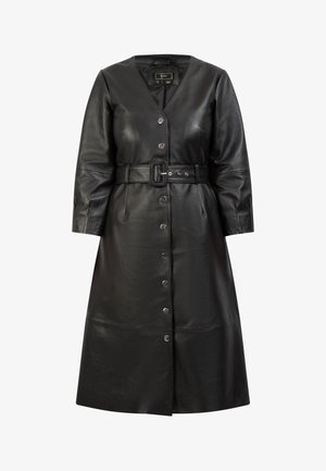 Schwarzes Lederkleid mit V-Ausschnitt, langen Ärmeln und taillierter Taille. Verfügt über silberne Knöpfe an der Vorderseite und eine glatte Textur.