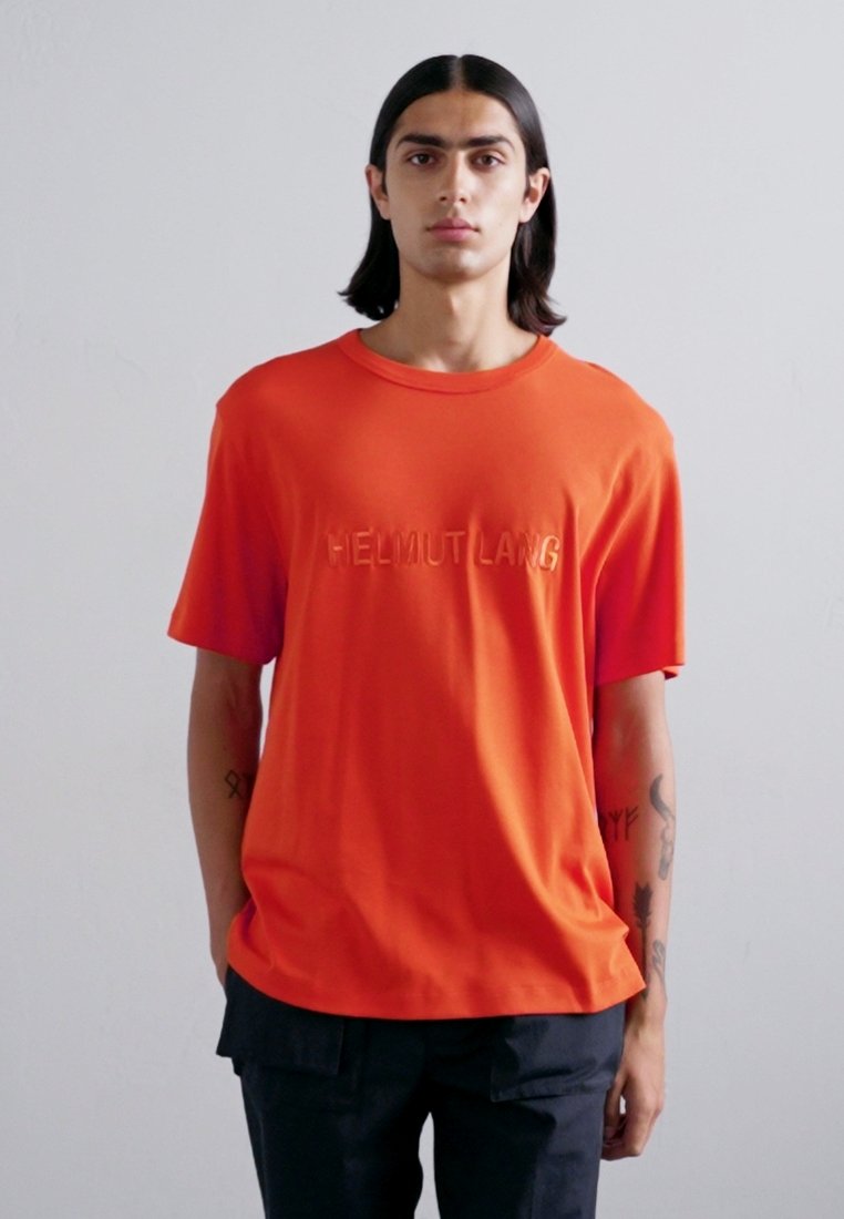 helmut lang カットソー Helmut Lang LOGO TEE - T-Shirt print - safety orange/orange - Zalando