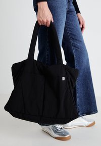 Unselected, black
