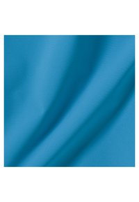 Tessuto blu brillante, superficie liscia, con drappeggi e pieghe naturali visibili. Il colore è uniforme, senza motivi o accenti.