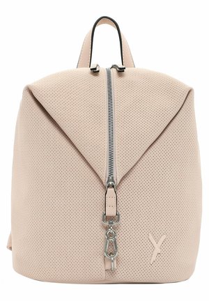 Mochila de cuero rosa claro perforado con una cremallera central plateada y una asa superior.