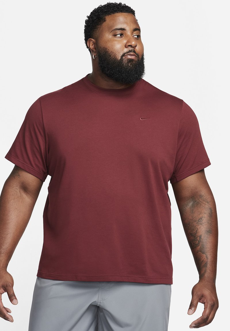 Nike Performance PRIMARY - Sport T-Shirt - dark team red dark team red
