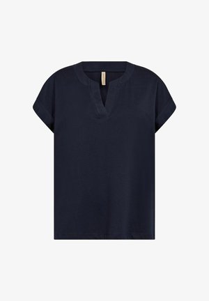 Bluza albastru marin cu mâneci scurte, guler rotund și un detaliu în formă de V în centru, realizată dintr-un material moale.