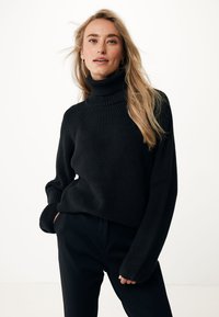 Mexx WITH ROLL NECK - Stickad tröja - deep black