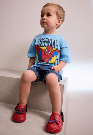 Next, SPIDERMAN , czerwony