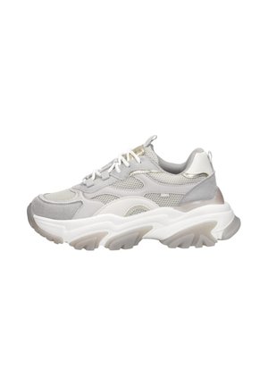 Grijze sneakers van mesh en suede met een chunky witte zool, die een slank ontwerp en metalen accenten laten zien. Beschikt over een vetersluiting.