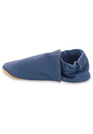 Navyblauer Lederschuh mit einem weichen, flexiblen Design. Verfügt über eine abgerundete Spitze und einen elastischen Einstieg für ein einfaches Anziehen. Sichtbare Akzentnähte.