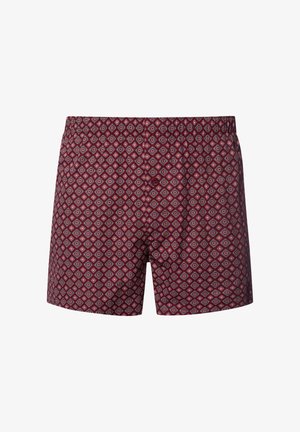Rote bedruckte Boxershorts mit einem geometrischen Design aus rautenförmigen Mustern und einem Knopfverschluss, hergestellt aus weichem Stoff mit einem elastischen Bund.