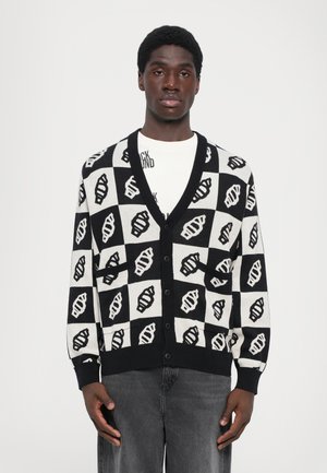 Sort og hvid mønstret cardigan med V-hals, knaplukning og lange ærmer. Har en strikket tekstur og grafiske bladdesigns.