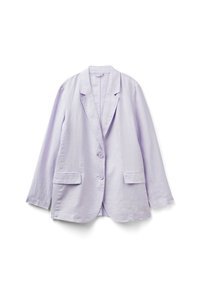 Lekka lawendowa marynarka, o kroju taliowanym, jednorzędowa z dwoma guzikami, z kieszeniami na piersi i bokach, proste rękawy, wykonana z lekkiego materiału.