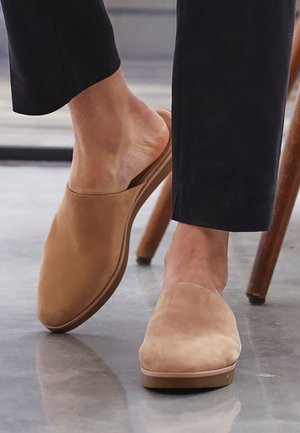 Next Chaussons - camel