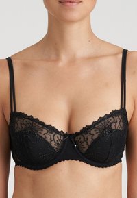 Svart spets-bh med genomskinliga kupor, blommönsterbroderi, satinrosett i mitten och justerbara axelremmar. Fina vågiga kanter.