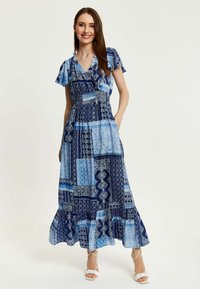 Liquorish TILE PRINT WITH SHORT SLEEVES - Maxi dress - blue