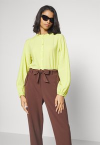 b.young GUNVA - Πουκαμίσα με κουμπιά - green banana