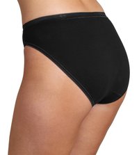 Culotte taille haute noire en tissu doux avec un bord festonné. Présente une texture lisse et un design simple, sans coutures.