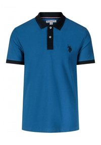 Modrá polokošile s krátkým rukávem a černým límečkem, knoflíkovou légu, manžetami na rukávech a malým vyšitým logem polo hráče na hrudi.