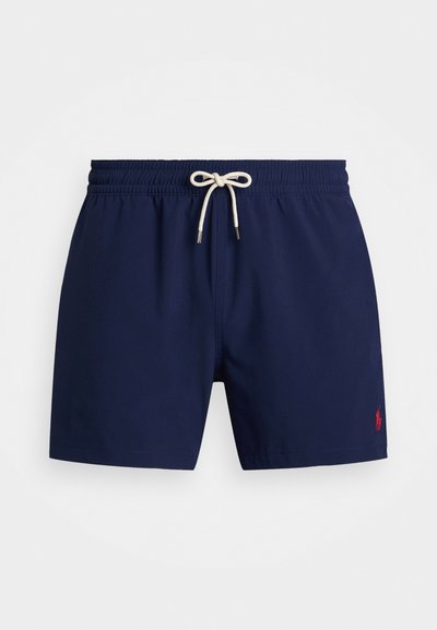 Calções de banho azul-marinho com uma cintura elástica e um cordão de contrastante. Apresenta um pequeno logótipo vermelho na parte inferior direita.