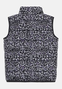 Gilet matelassé en noir, gris et imprimé animal violet. Présente un col haut, un design matelassé et une coupe sans manches. Matériau texturé.