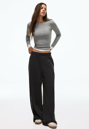 Bershka, PLUSH - JOGGERS - Pantalon de survêtement - dark grey