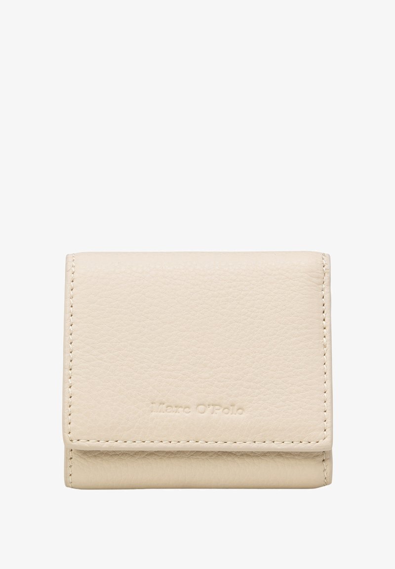 Beige leren portemonnee met een gestructureerd oppervlak, compact ontwerp en geperst merkteken. Heeft nette stiksels en een omslagklep.