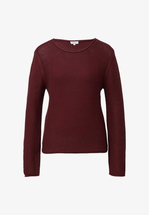 Bordowy, dziany sweter damski z długim rękawem, okrągłym dekoltem i teksturowanym poziomym wzorem prążków, na białym tle.