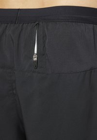 Nike Performance STRIDE - Urheilushortsit - black