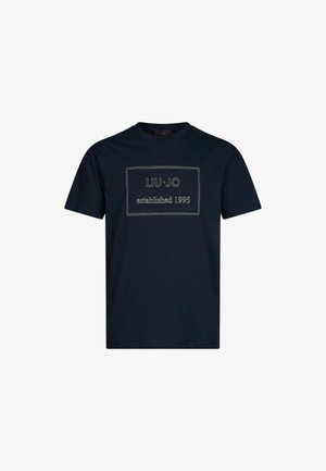 T-shirt in cotone blu navy con maniche corte, caratterizzato da un logo rettangolare bianco con la scritta "LIU·JO established 1995" bordato da una cucitura color crema.