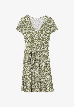 Groene bloemenjurk met korte mouwen, V-hals, strik in de taille en witte bloemenpatronen. Gemaakt van lichtgewicht stof.