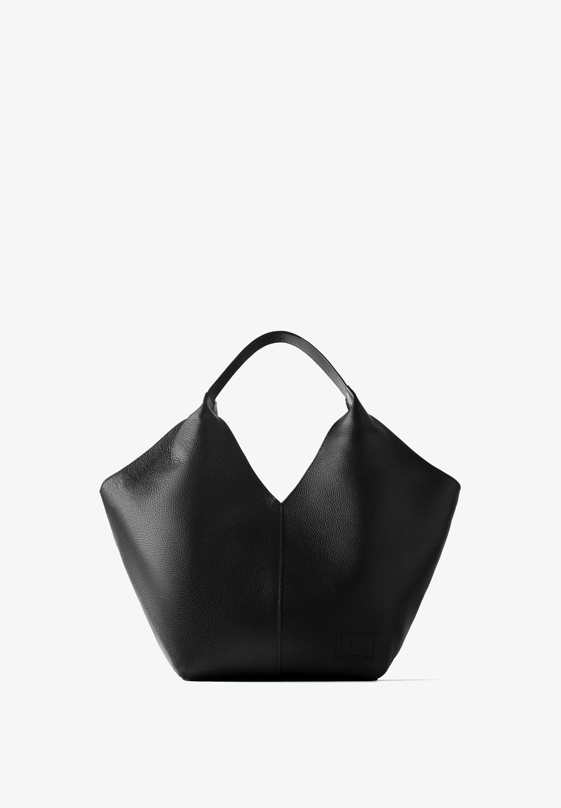 Sac cabas en cuir noir texturé avec une ouverture triangulaire en haut et une seule poignée sur fond blanc uni.