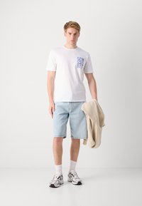 Scotch & Soda REGULAR FIT LEFT CHEST LOGO - Print T-shirt - bright white