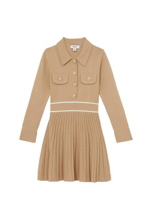 Beige Strickkleid mit langen Ärmeln, Kragen, durchgehender Knopfleiste, zwei Brusttaschen und einem plissierten Rock mit weißem Akzentband an der Taille.