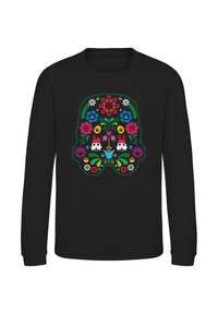 Czarna bluza z kolorowym wzorem czaszki, na którym znajdują się kwiaty, króliki i wzory w kolorach czerwonym, zielonym, niebieskim i żółtym. Standardowy krój.