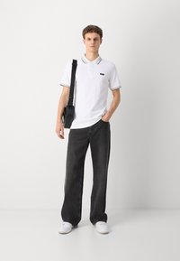 Calvin Klein MULTI TIPPING  - Polosärk - bright white/london fog