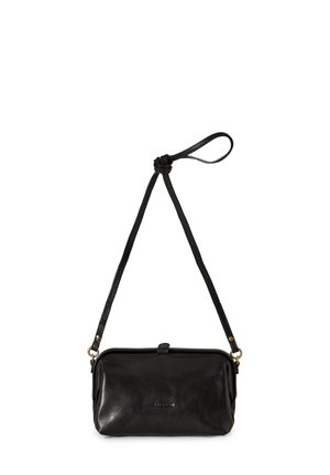 Sac à bandoulière en cuir noir avec une sangle nouée et de petits détails en métal doré, de forme rectangulaire, design minimaliste.