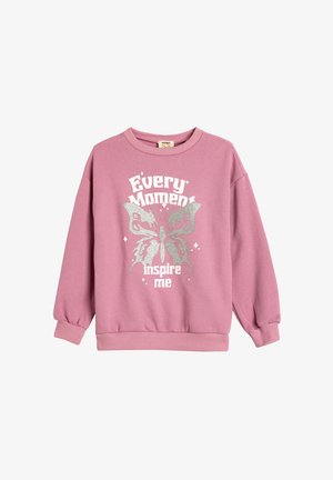 Rosa Sweatshirt mit langen Ärmeln, das ein silbernes Schmetterlingsmotiv und den Text "Jeder Moment inspiriert mich" auf der Vorderseite zeigt. Weiche Textur.