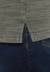 Jan Vanderstorm Poloshirt - oliv