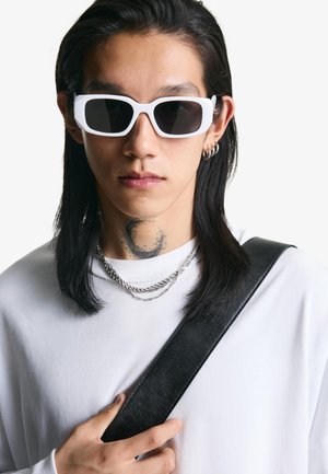 Bershka Aurinkolasit - white